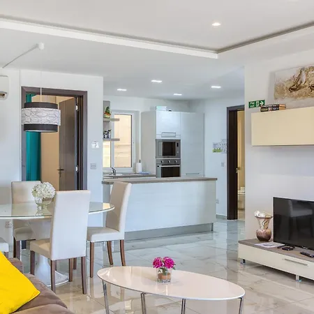 Sliema 3-bed With Ac Terrace And Wifi Apartment *