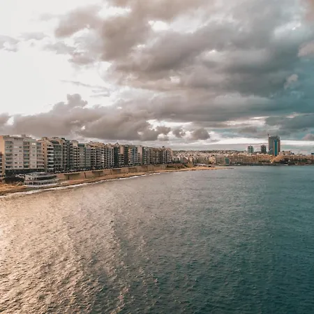 Apartment Sliema 3-bed With Ac Terrace And Wifi